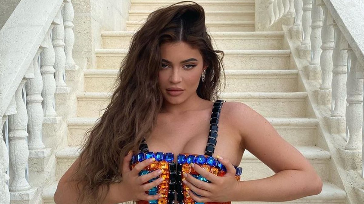 kylie-jenner-balmain-birthday-dress