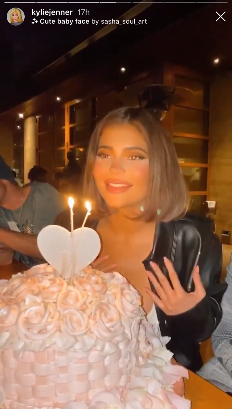 kylie-jenner-early-birthday-dinner-besties-ig