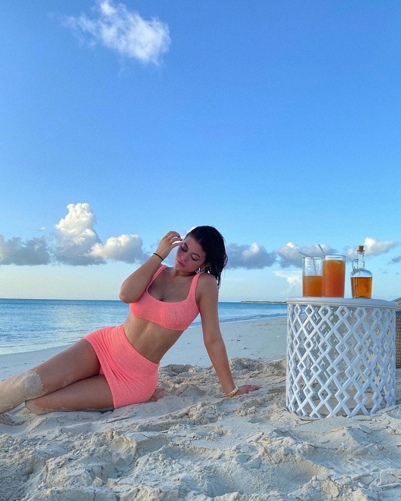kylie-jenner-pink-bikini-23rd-birthday-trip
