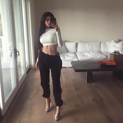 Kylie Jenner Shares Photos of 'Pre-Baby Abs'Before Getting Pregnant