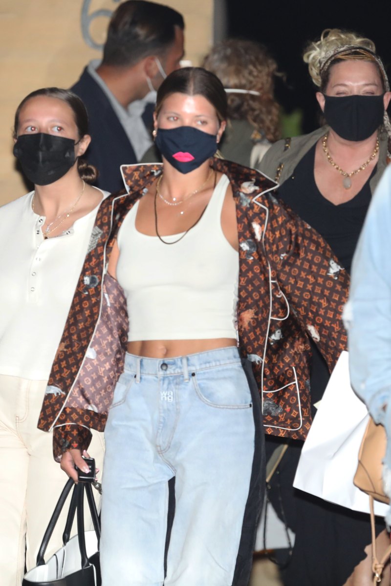 sofia-richie-louis-vuitton-pajama-top-cats