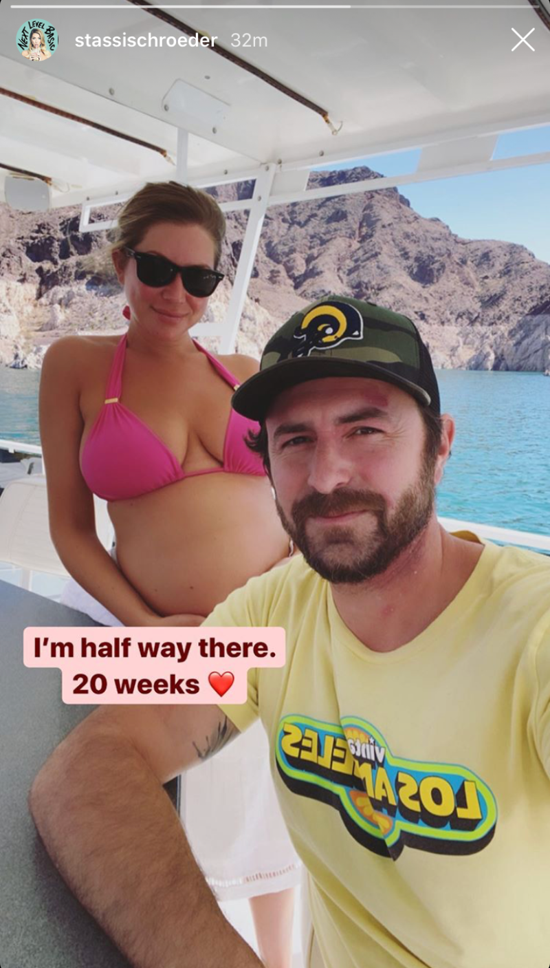 stassi-schroeder-baby-bump-20-weeks