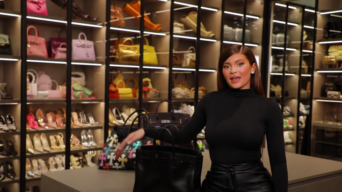 Kylie Jenner What's in My Bag Tour