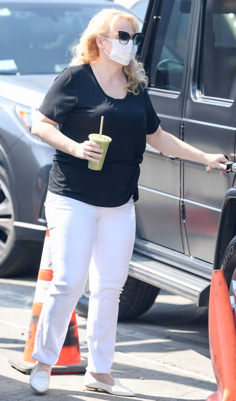 Rebel Wilson Shows Off Weight Loss While Grabbing Green Smoothie
