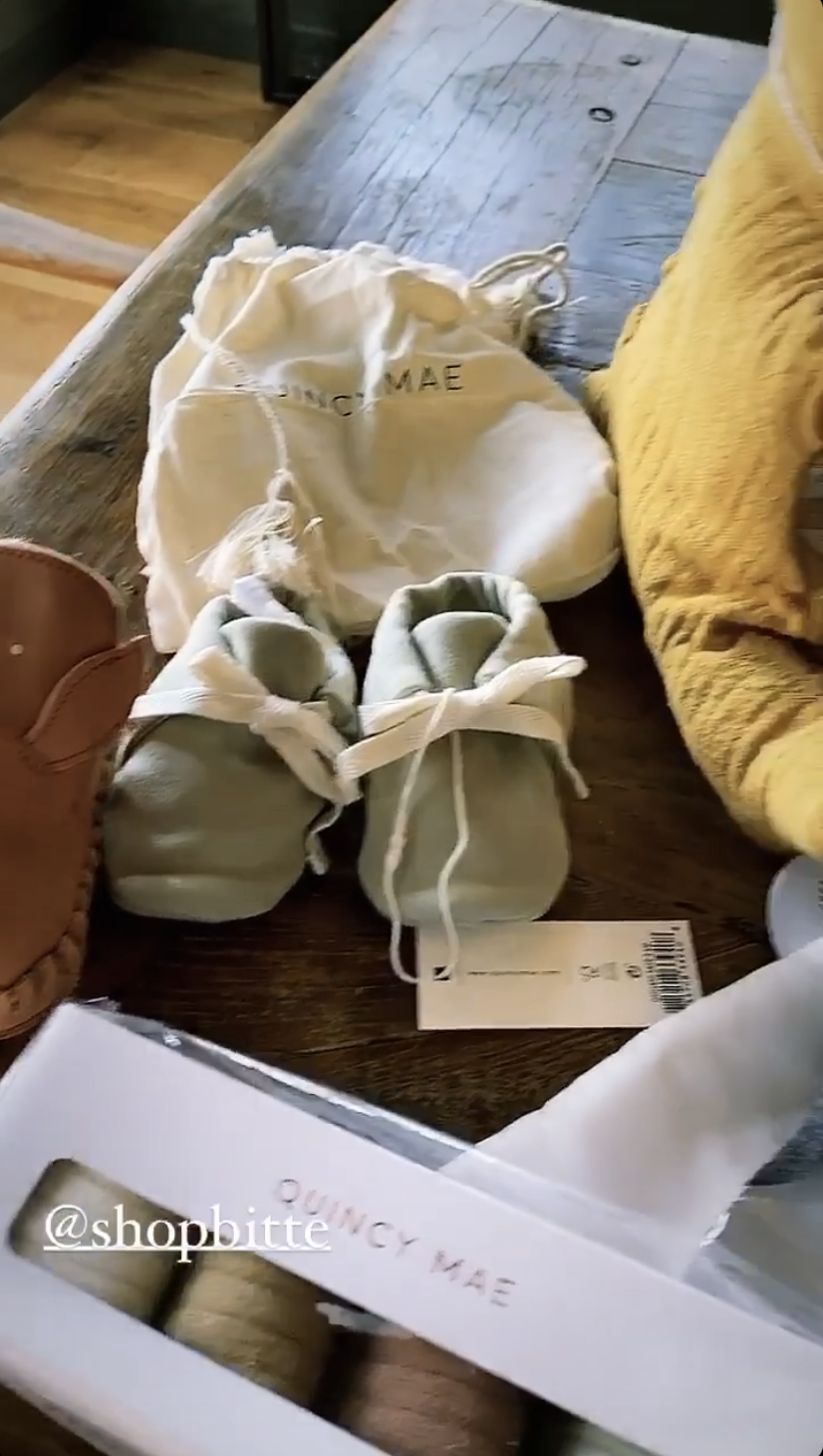 ashley-tisdale-baby-no-1-closet-shoes-clothes