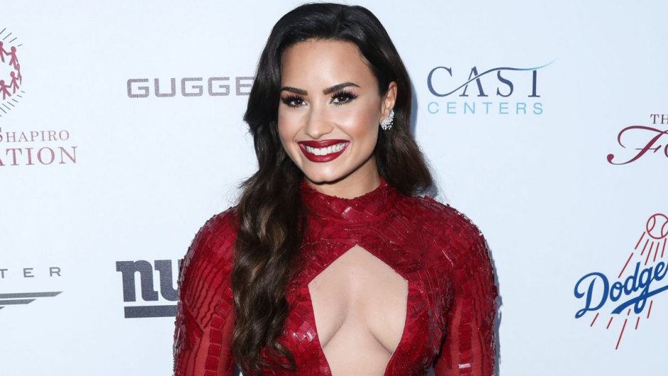 demi-lovato-new-neck-tattoo-after-engagement