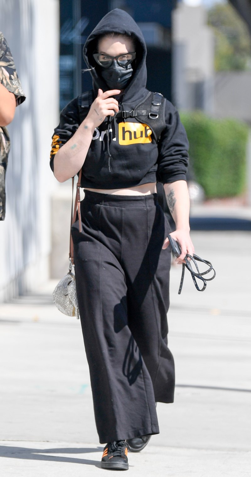 kelly-osbourne-shows-off-toned-tummy-amid-weight-loss