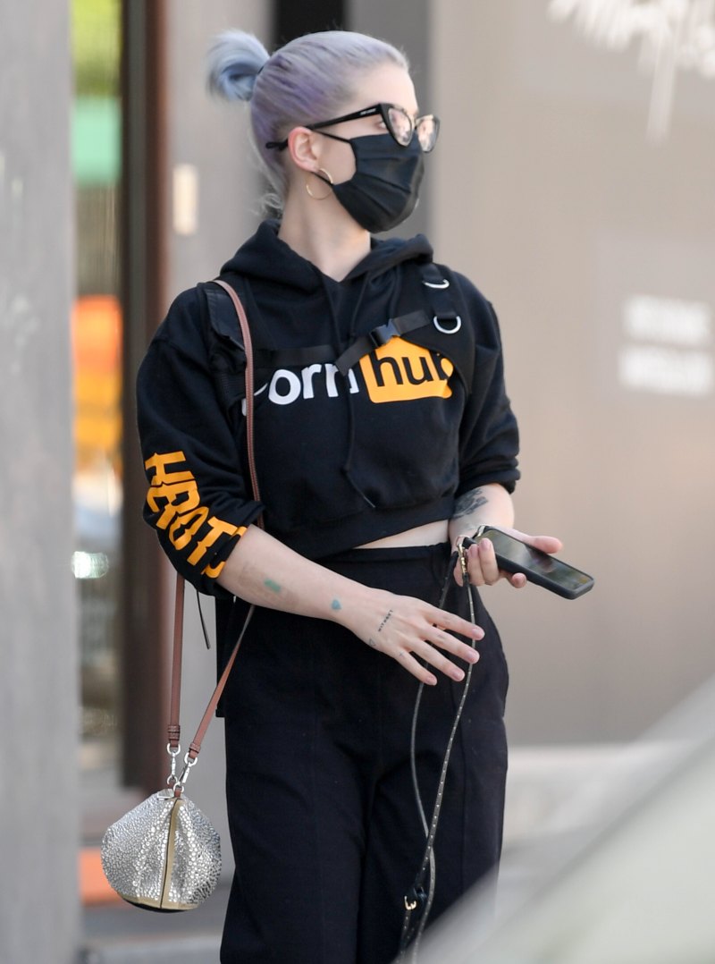 kelly-osbourne-shows-off-toned-tummy-amid-weight-loss