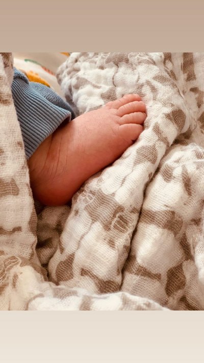 lea-michele-sneak-peek-baby-ever-nursery-foot