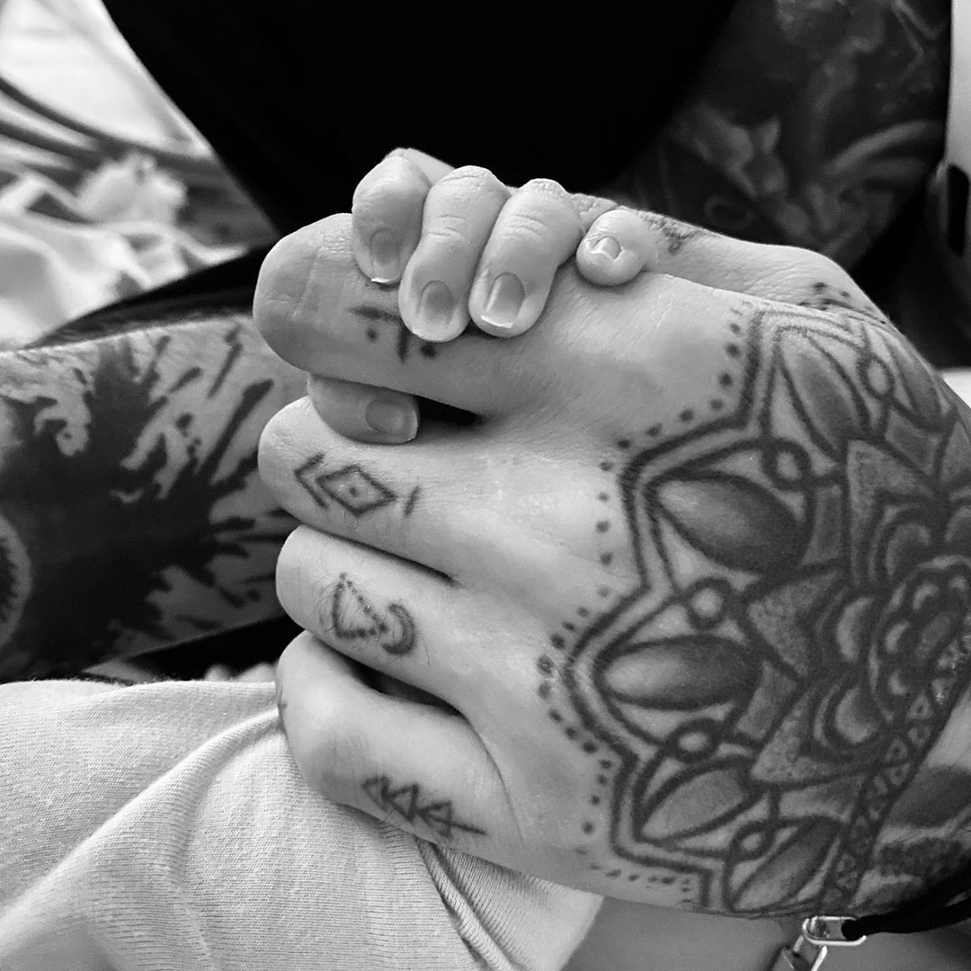 Zayn Malik Baby Girl Photo With Gigi Hadid
