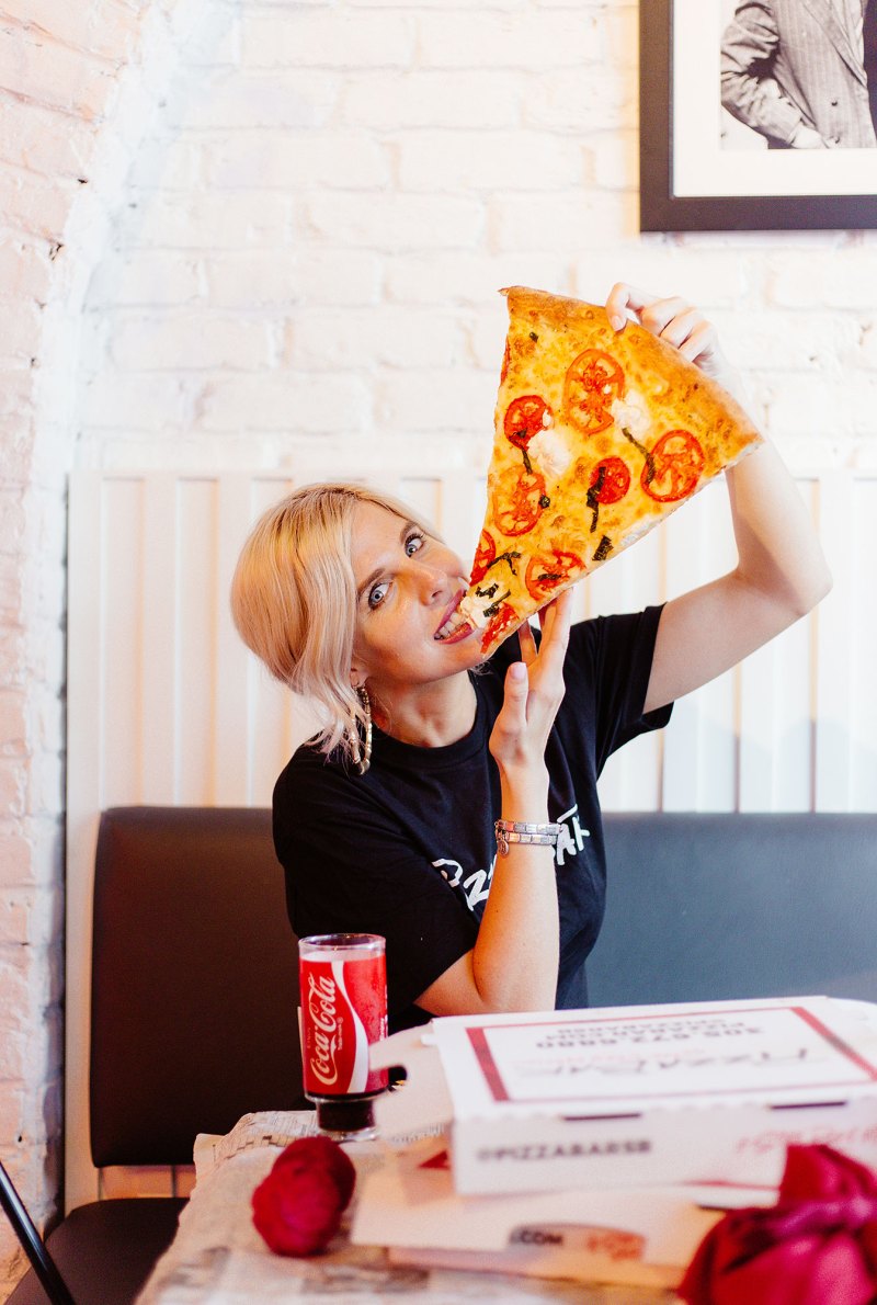 Below Deck Med Bugsy Drake Eating Pizza