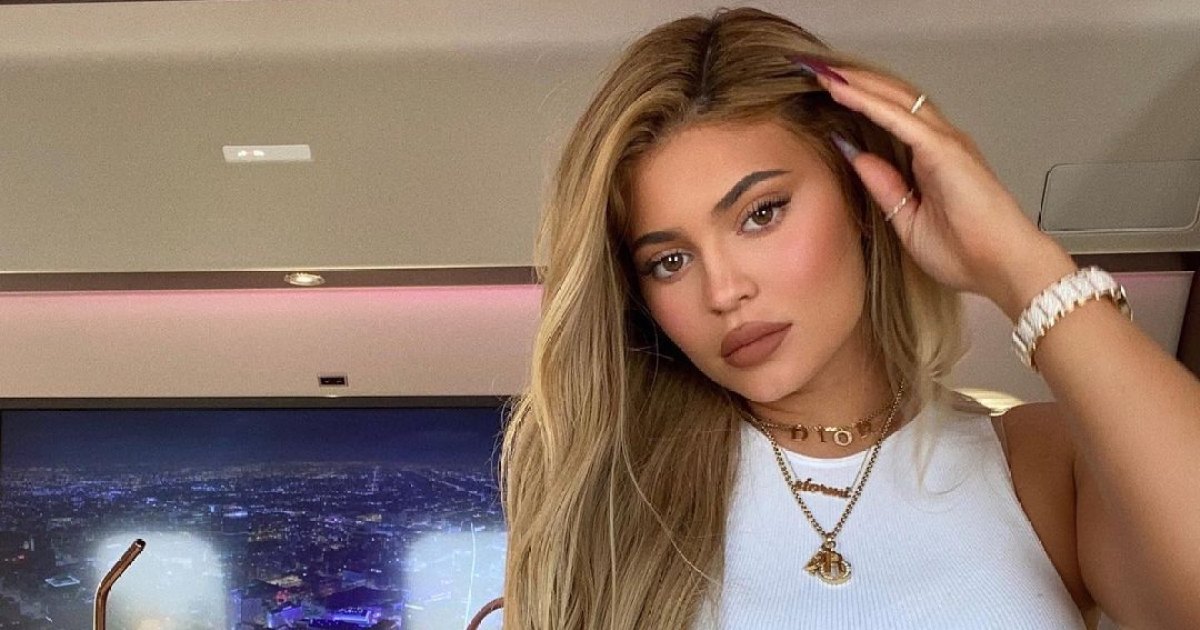 Kylie Jenner Flaunts Her Abs in an All-White Outfit: See Photos!