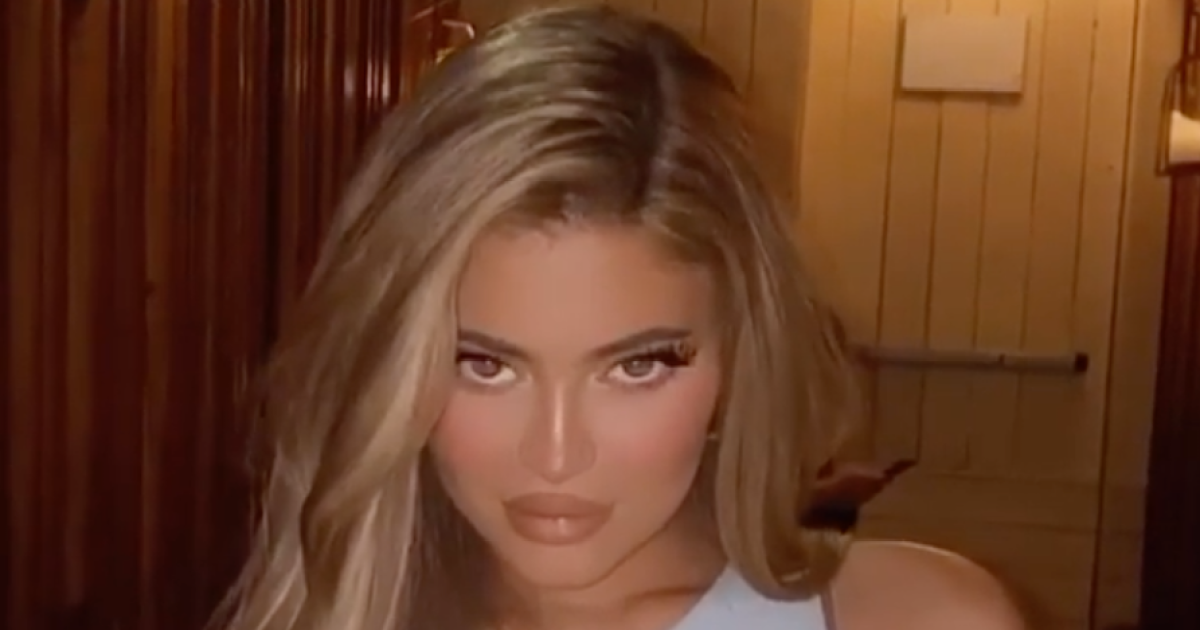 Kylie Jenner Flaunts New Blonde Hair During Girls' Night Out