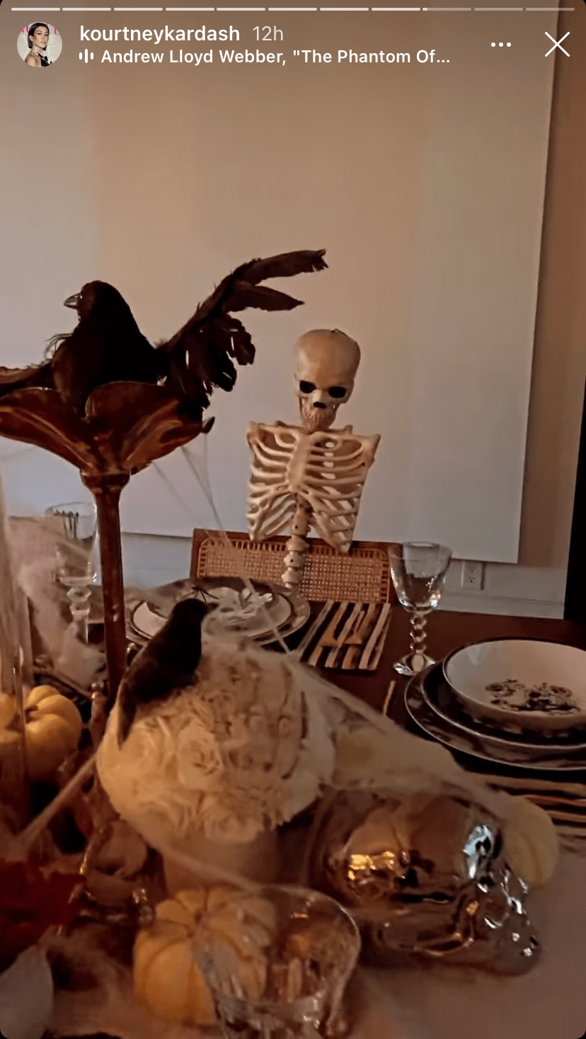 kourtney-kardashian-spooky-halloween-dining-room-decorations-ig