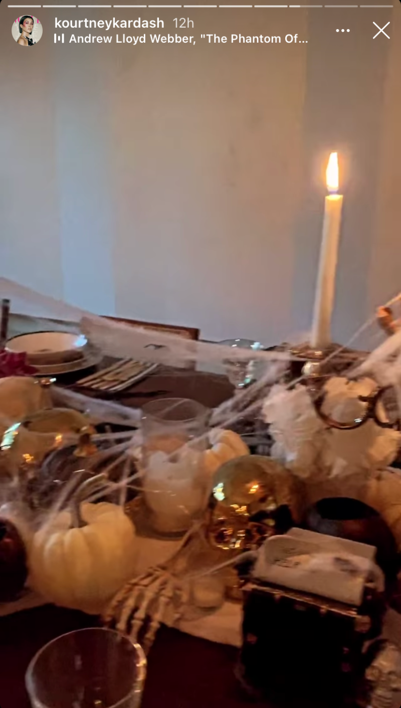 kourtney-kardashian-spooky-halloween-dining-room-decorations-ig