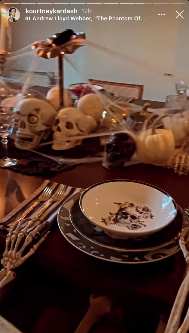 kourtney-kardashian-spooky-halloween-dining-room-decorations-ig