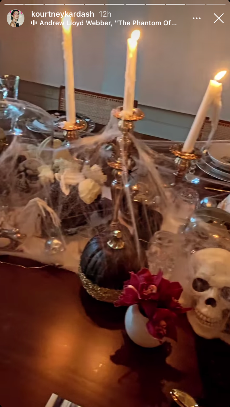 kourtney-kardashian-spooky-halloween-dining-room-decorations-ig