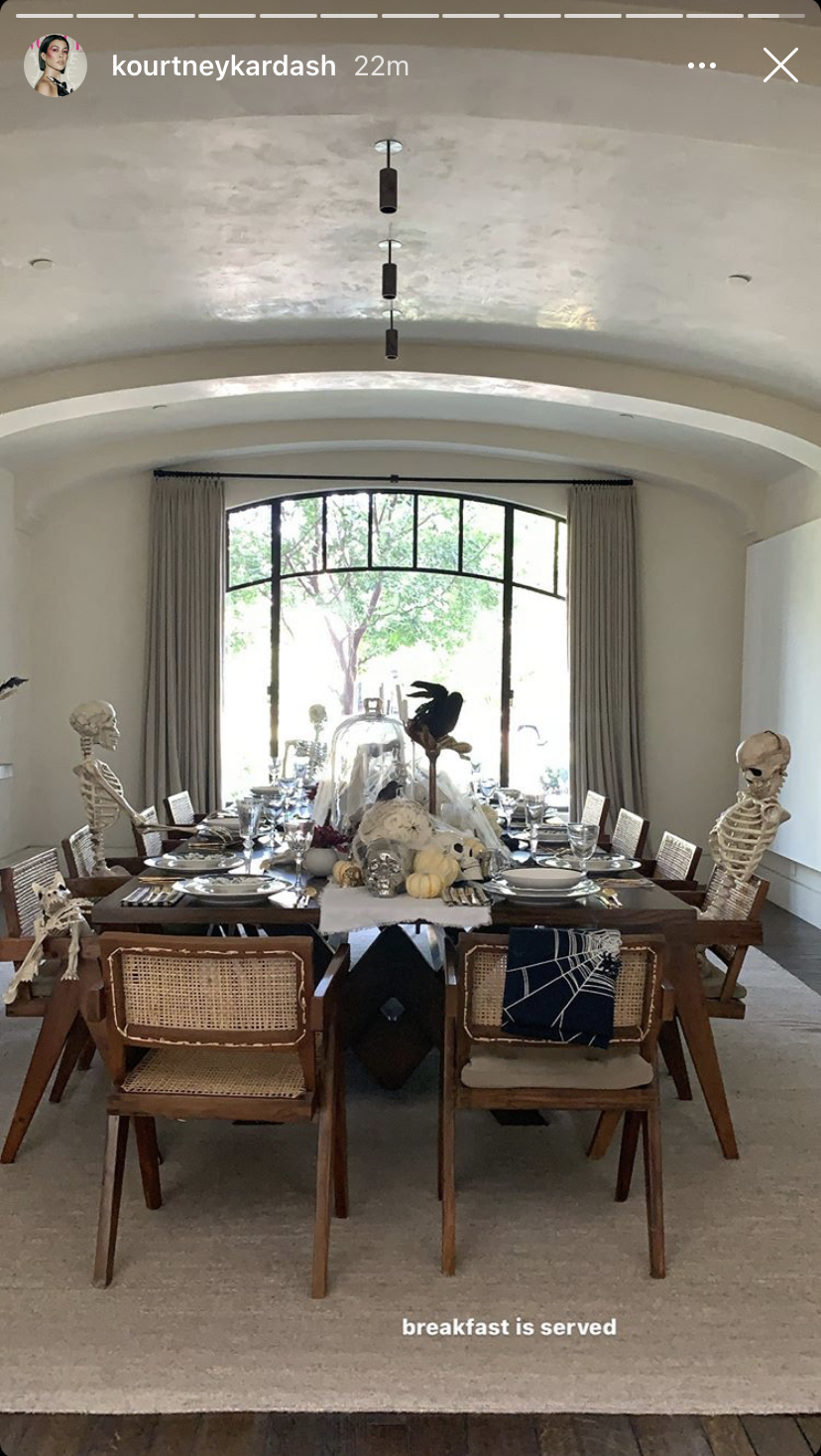 kourtney-kardashian-spooky-halloween-dining-room-decorations-ig