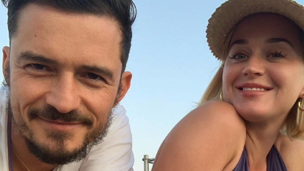 Katy Perry Helps Fiance Orlando Bloom on IG Live After 'Hiccups'