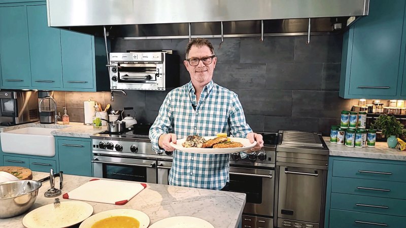 Chef Bobby Flay Cooking With Hidden Valley Ranch Original Ranch Seasoning