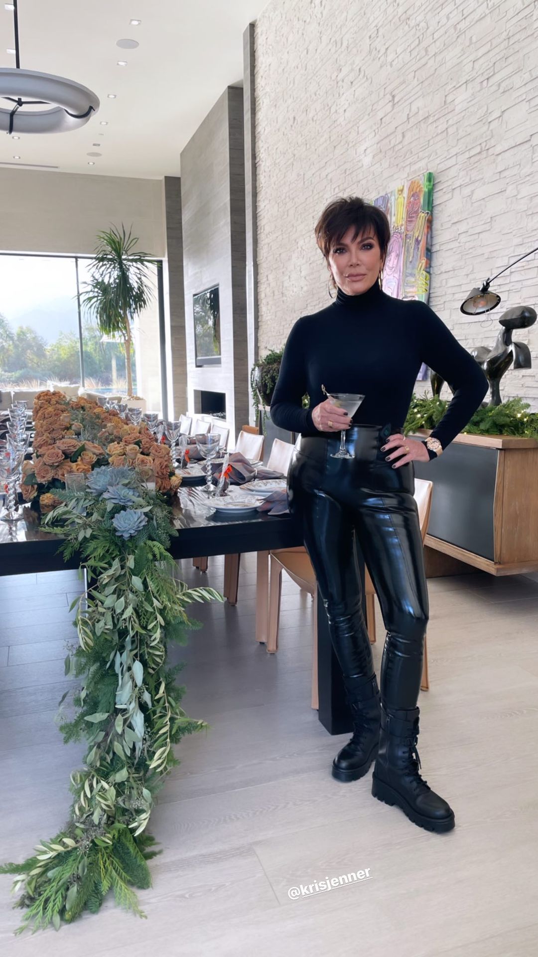 Kris Jenner Shows Off Curves in Chic, Black Outfit: See the Pics!