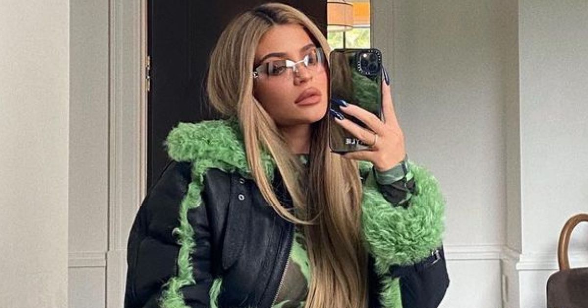 Kylie Jenner Says Hello Fall In A Seriously Fashionable Outfit Flipboard Hello kylie — feature from quavo 02:49. kylie jenner says hello fall in a