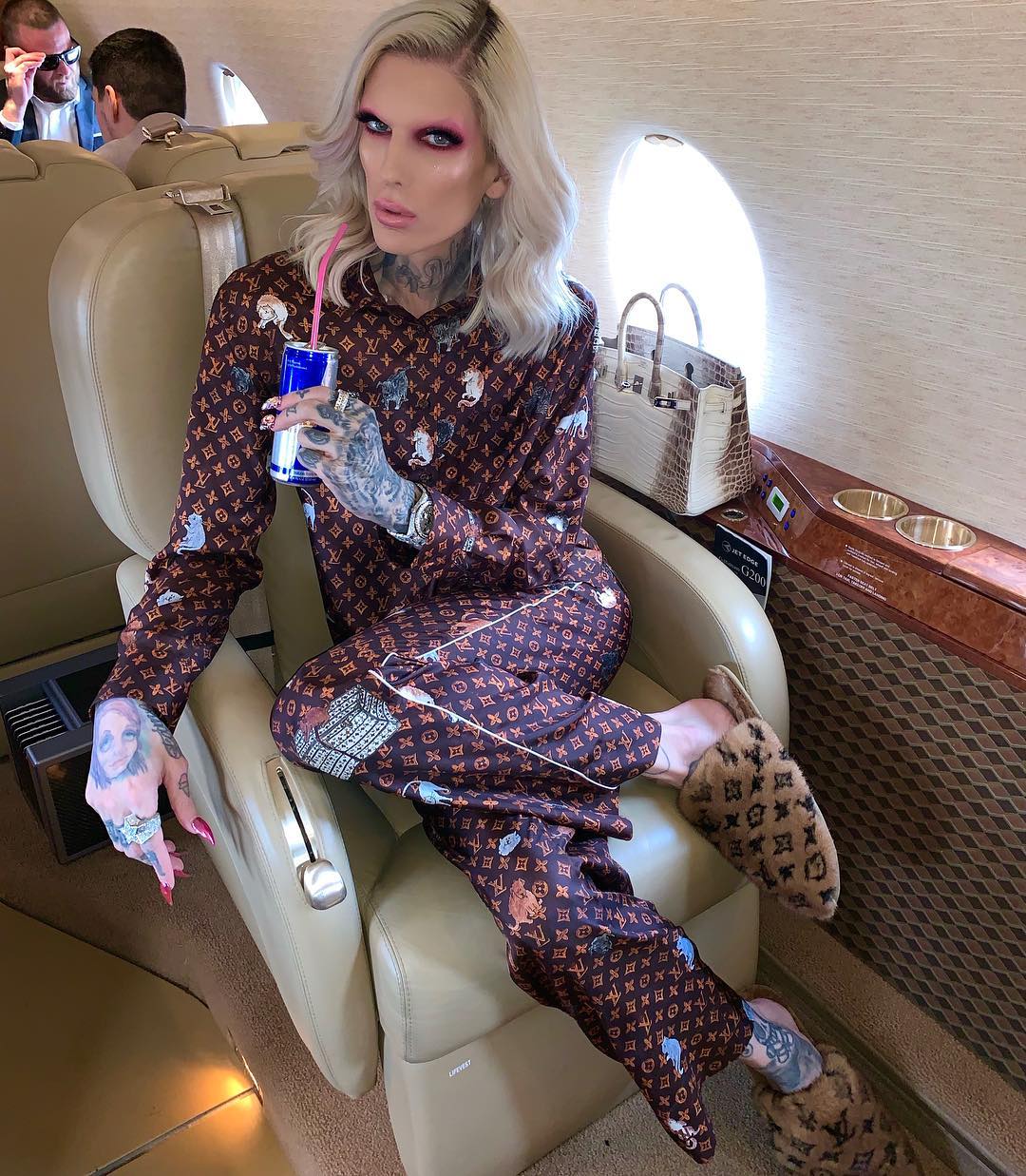 Jeffree Lynn star going to Walmart in his gucci tracksuit