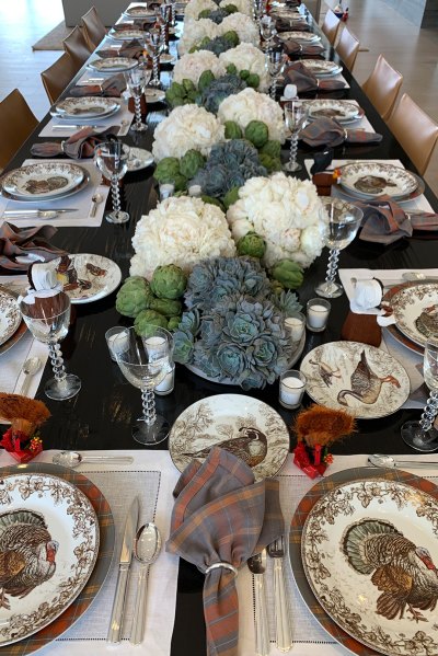 kourtney-kardashian-thanksgiving-table-setting