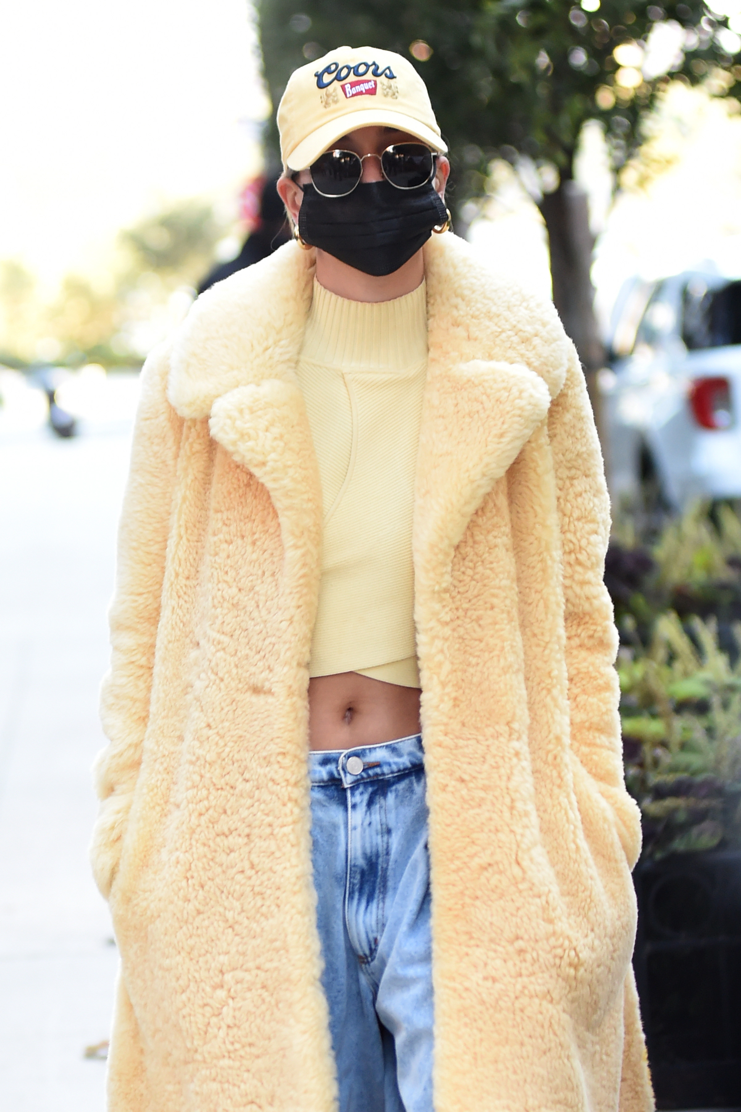 Hailey Baldwin Abs: Photos of the Model Wearing Crop Tops