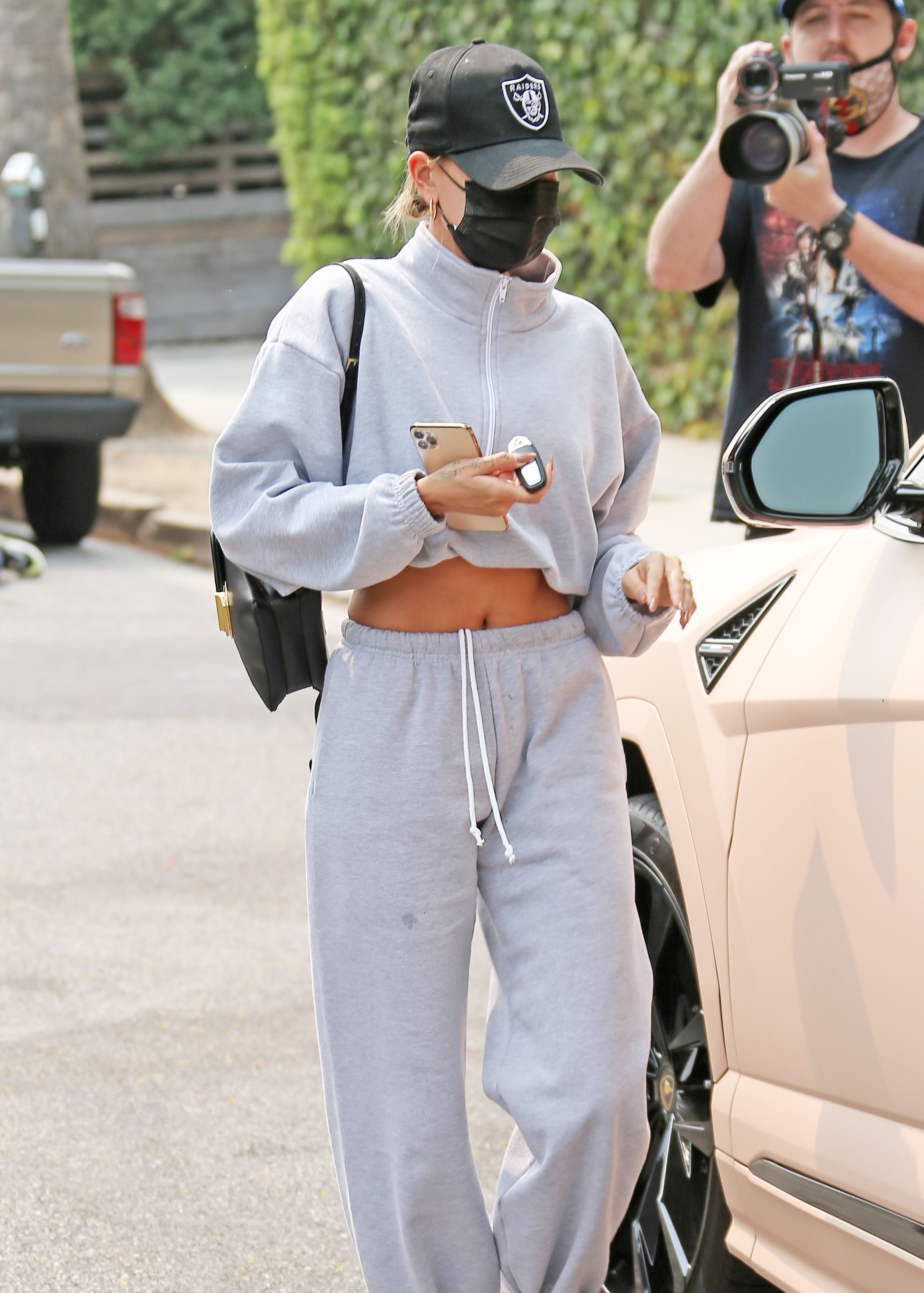 Hailey Baldwin Abs: Photos of the Model Wearing Crop Tops