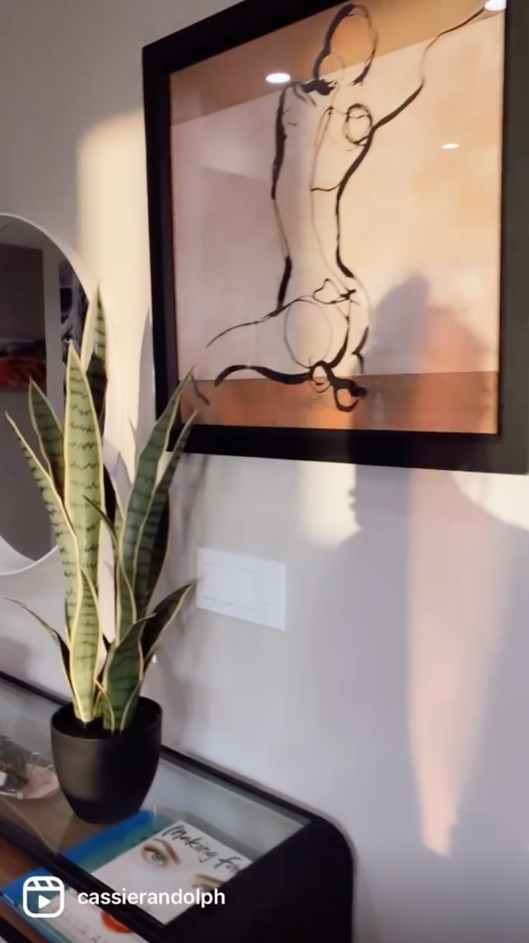 Cassie Randolph House Tour: 'Bachelor' Star's L.A. Apartment 8