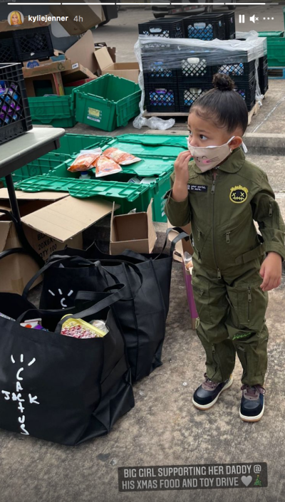 kylie-jenner-stormi-webster-supports-travis-scott-holiday-food-toy-drive-ig