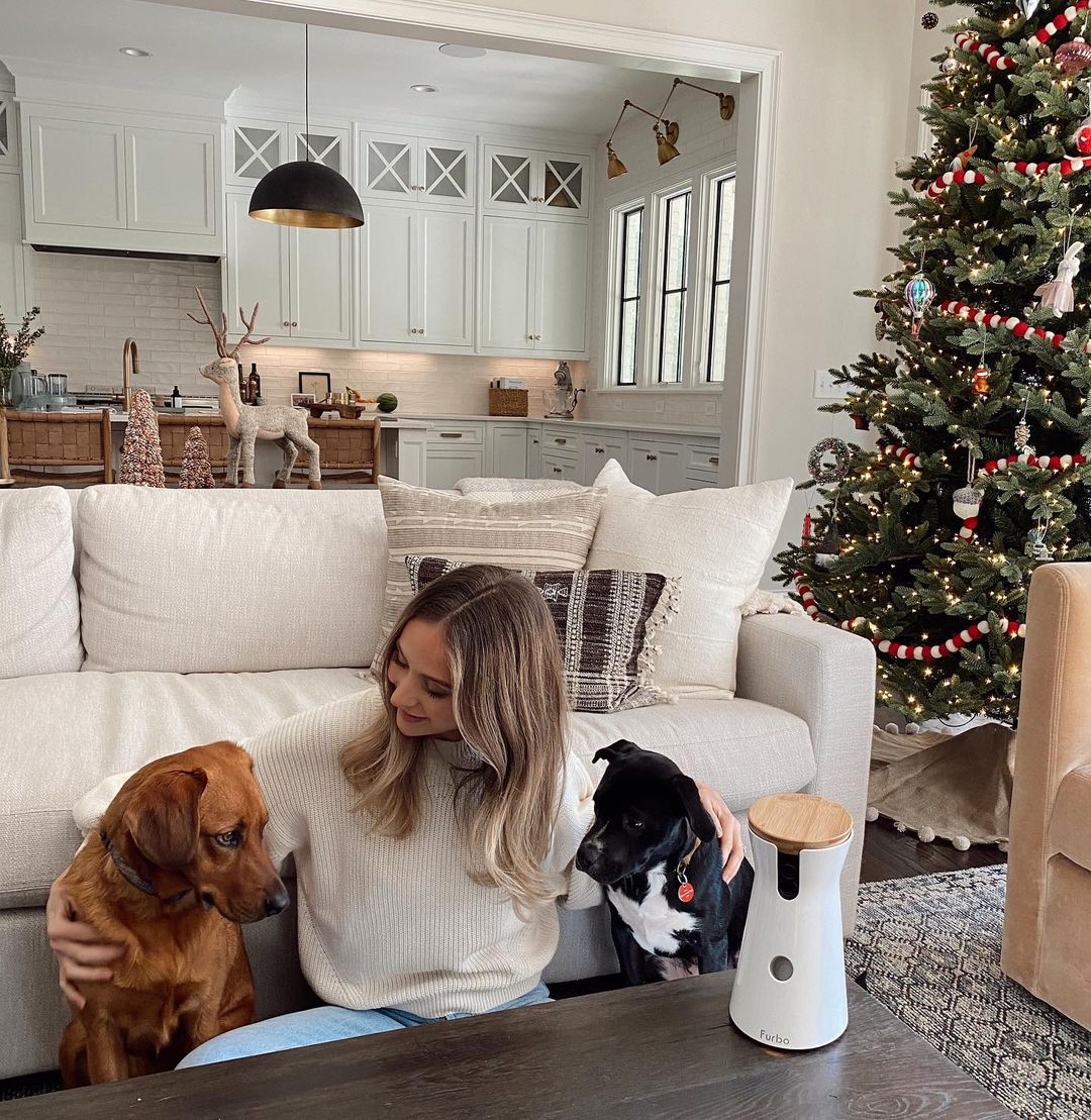 Christmas Decoration Ideas From Bachelor Nation: Home Photos Lauren Bushnell and Chris Lane
