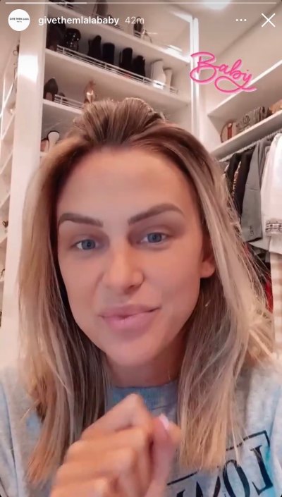 pregnant-lala-kent-feels-baby-at-22-weeks-ig