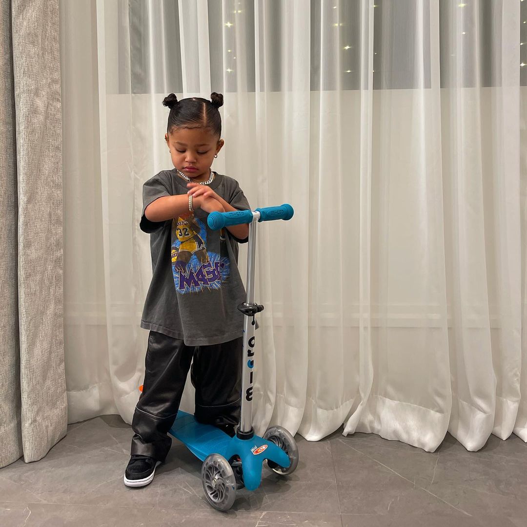 Kylie Jenner Reacts to Troll Who Says Stormi Is 'Wearing Makeup'