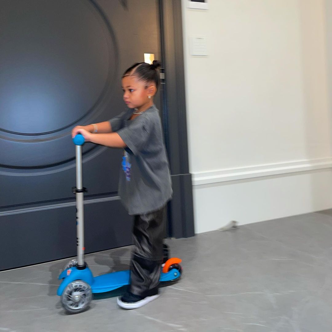 Kylie Jenner Reacts to Troll Who Says Stormi Is 'Wearing Makeup'