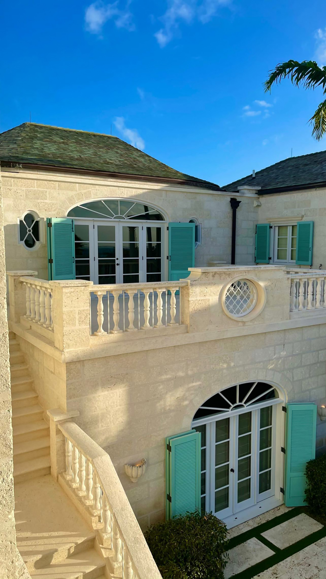 Inside the Kardashian-Jenner Girls’ Trip to Turks and Caicos