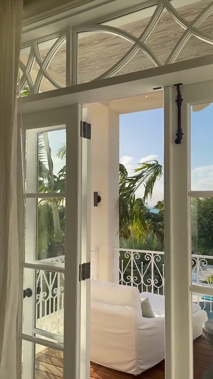 Inside the Kardashian-Jenner Girls’ Trip to Turks and Caicos