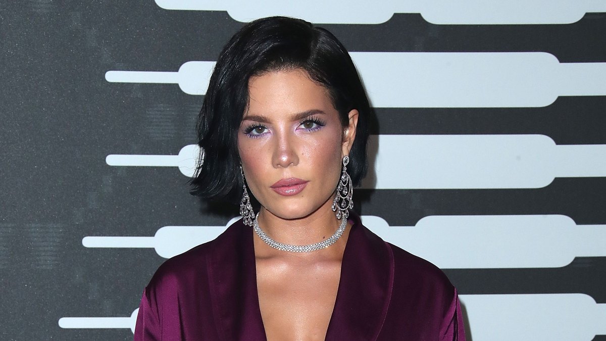 Halsey Endometriosis Surgeries: Pregnant Star Shows Baby Bump