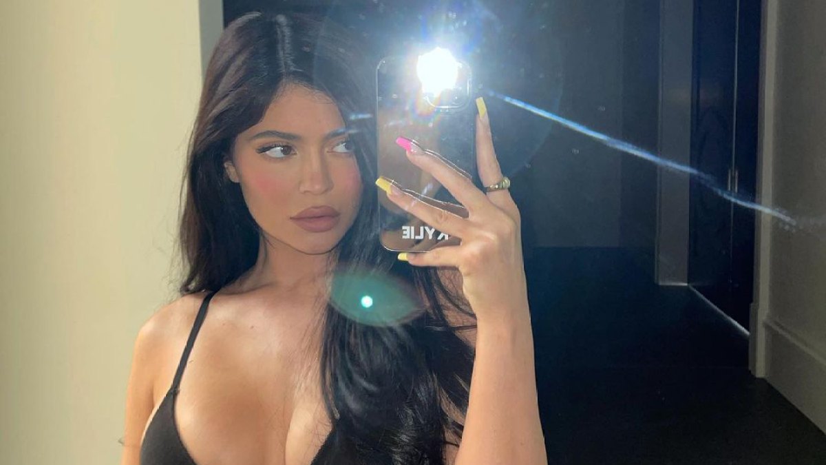 Kylie Jenner Flaunts Her Toned Tummy and Cleavage After a Hard Workout
