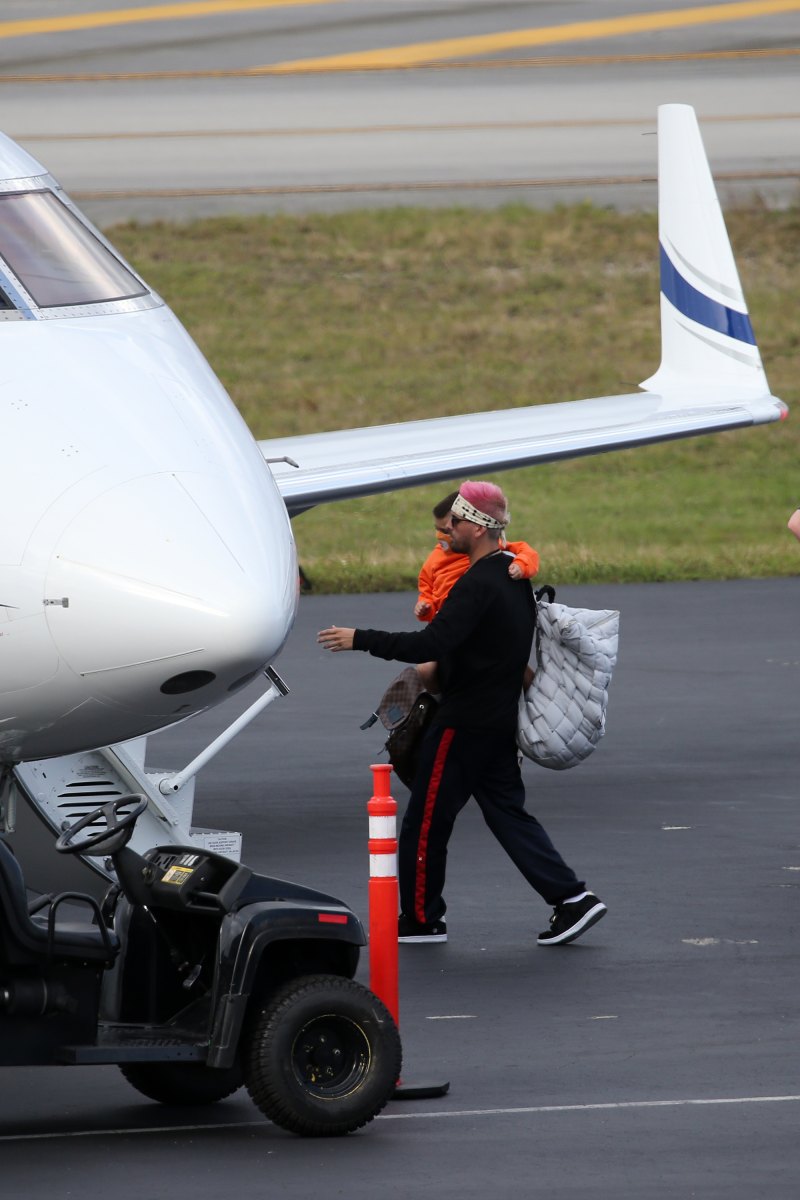 Scott Disick and Amelia Gray Leave Miami With His Kids: Photos 3