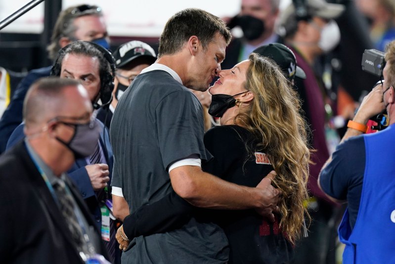 Tom Brady and Gisele Bundchen Kissing Photos After Super Bowl LV 4