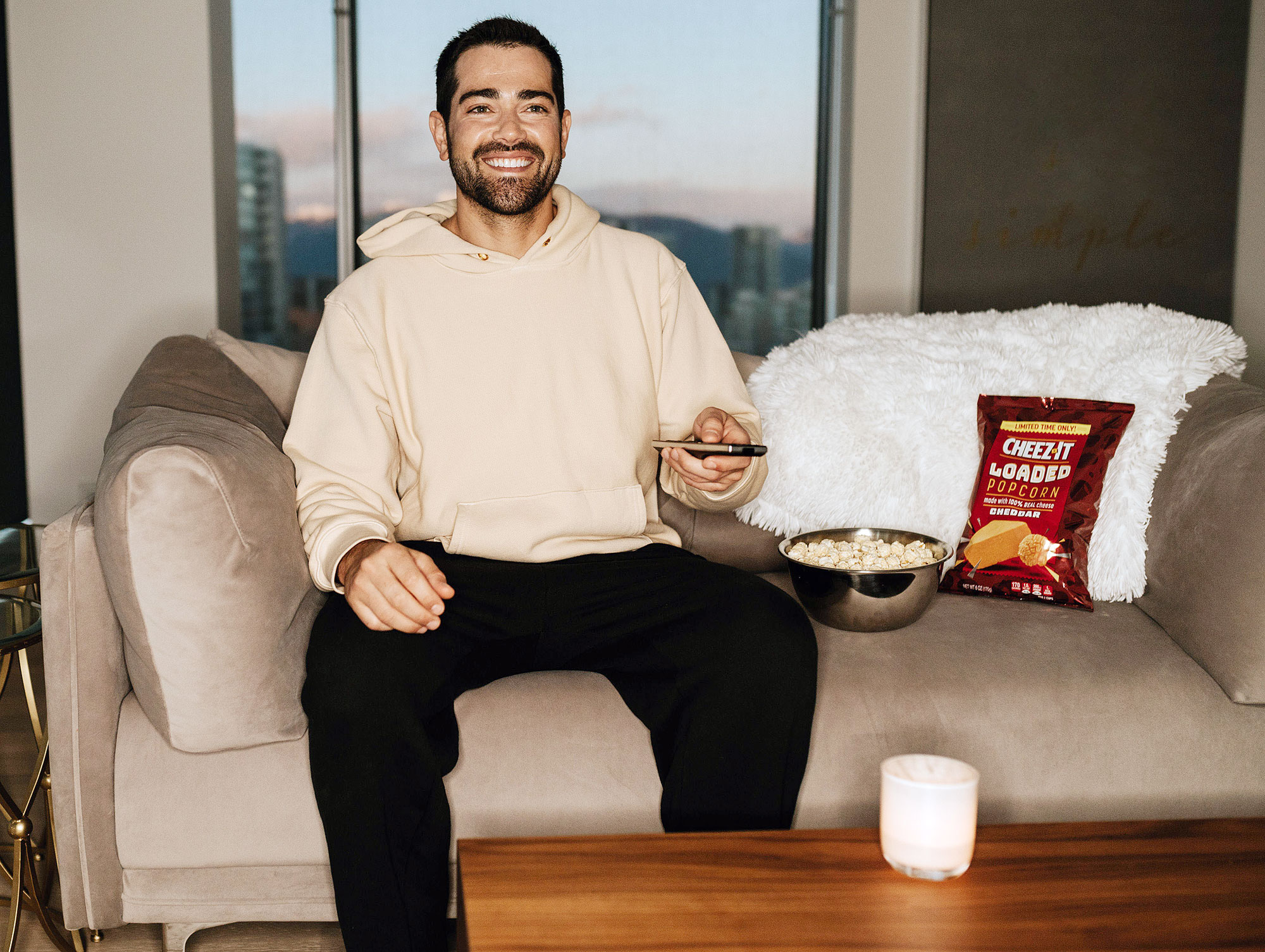 Jesse Metcalfe snacks on Cheez-It Loaded Popcorn