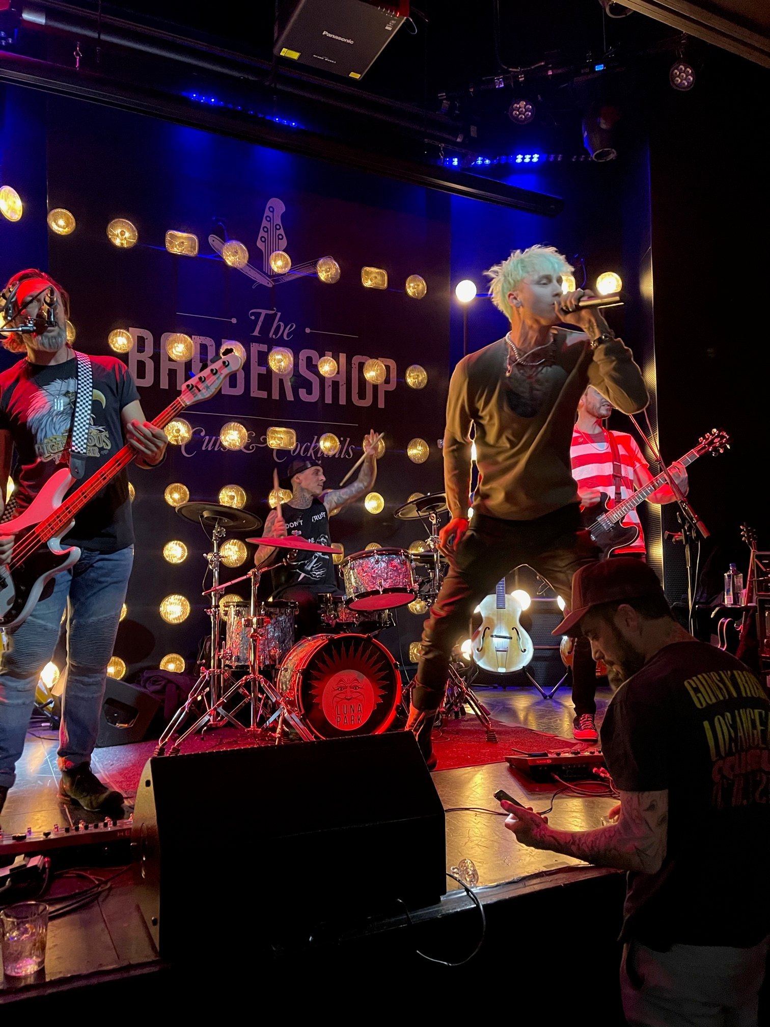 travis barker machine gun kelly