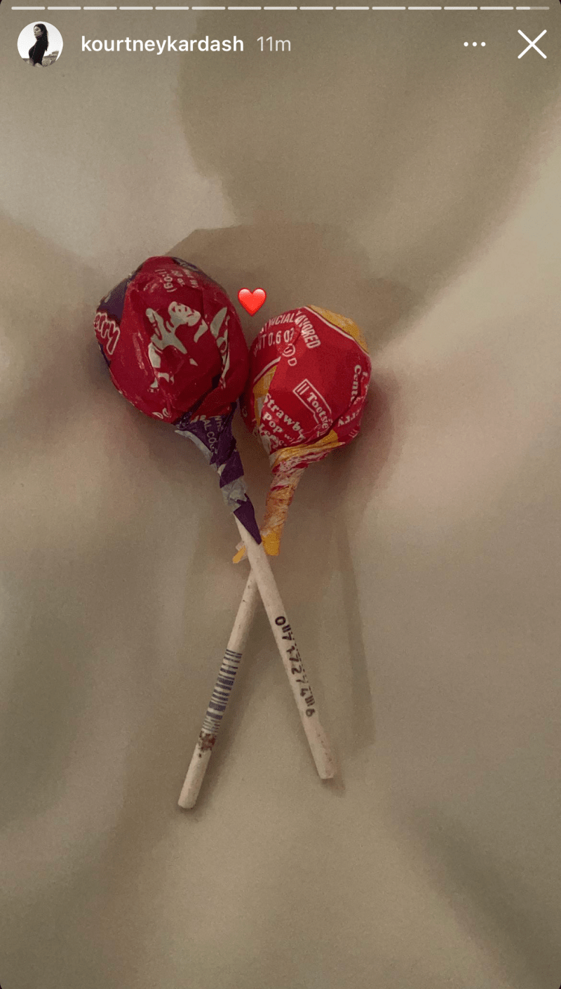 kourtney-kardashian-travis-barker-lollipops