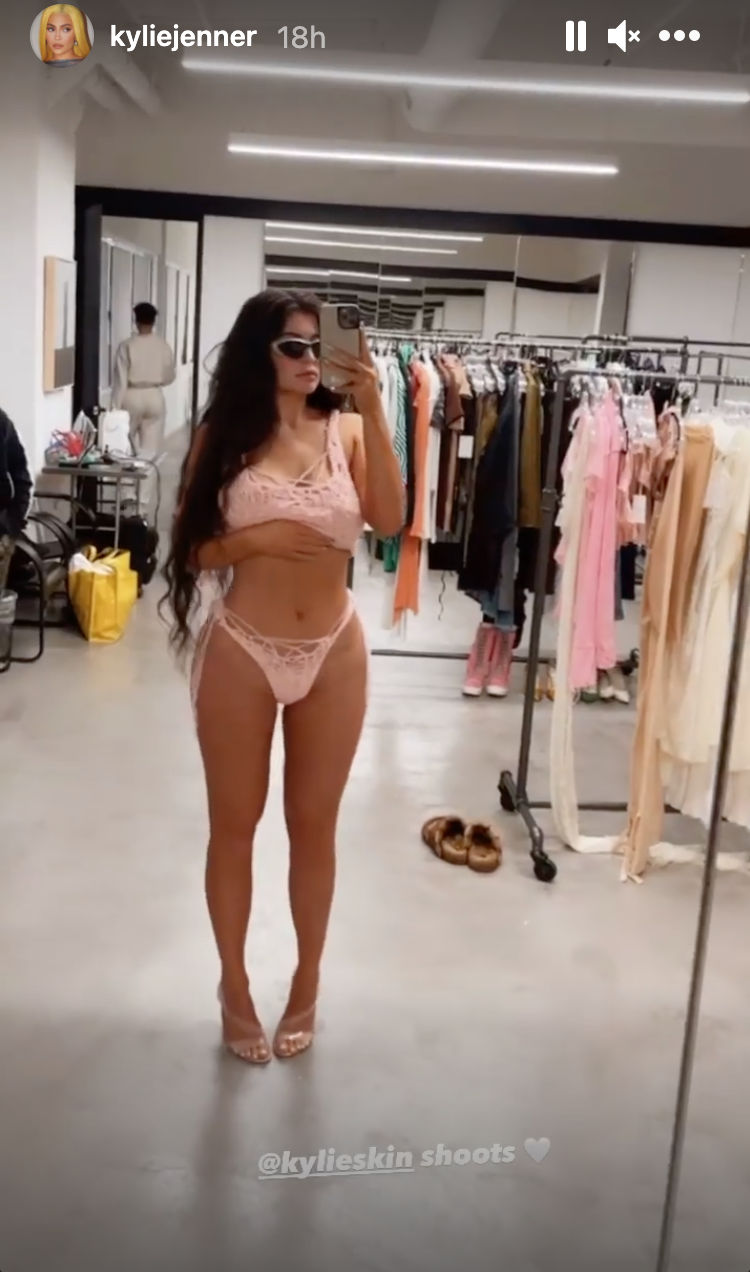 Leaked kim kardashian, kylie and kendall jenner lingerie photos