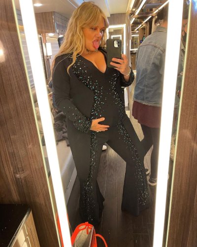 Is Elle King Pregnant? Country Singer Flaunts Baby Bump