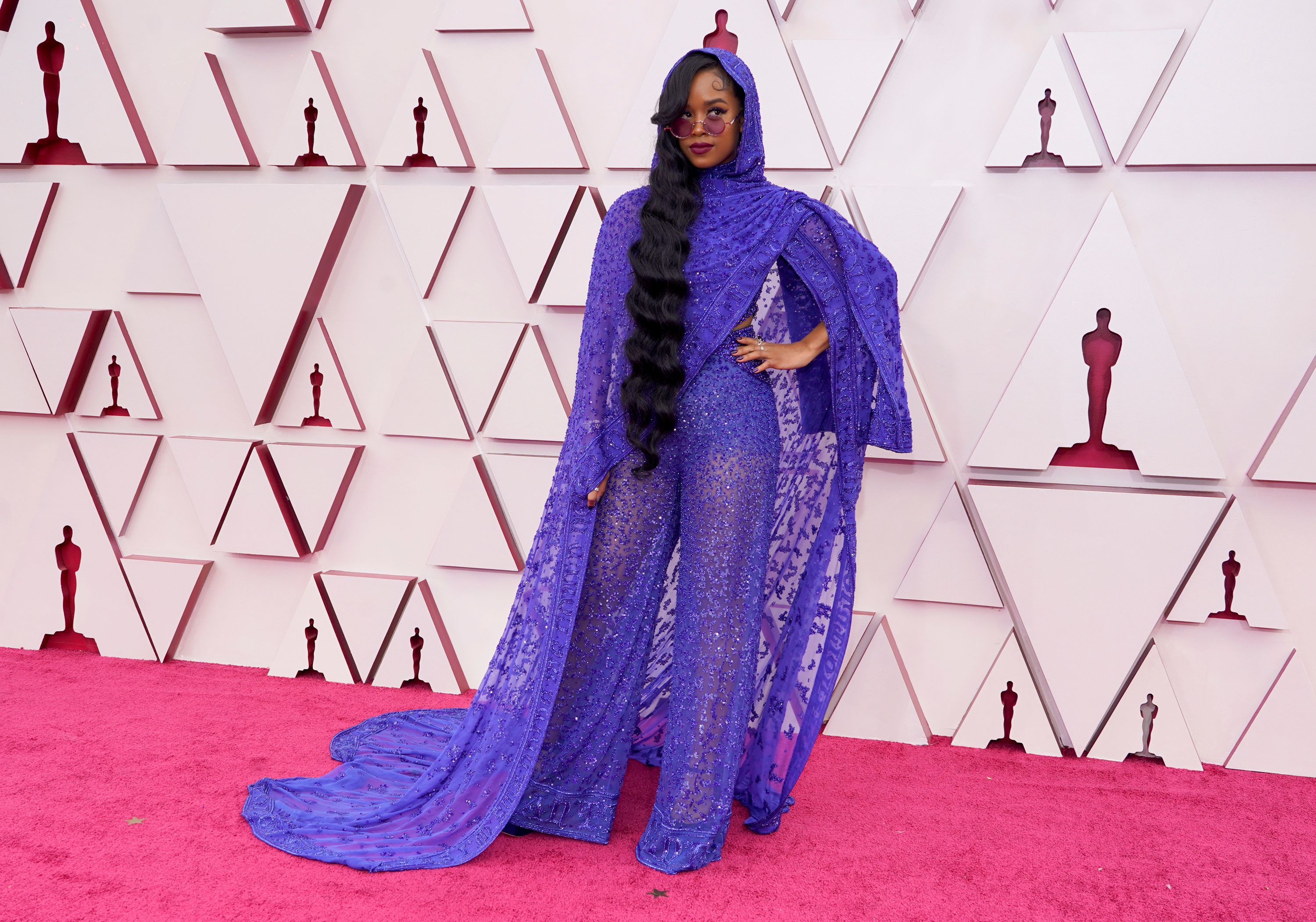 Best and Worst Dressed at the 2021 Oscars Red Carpet Photos