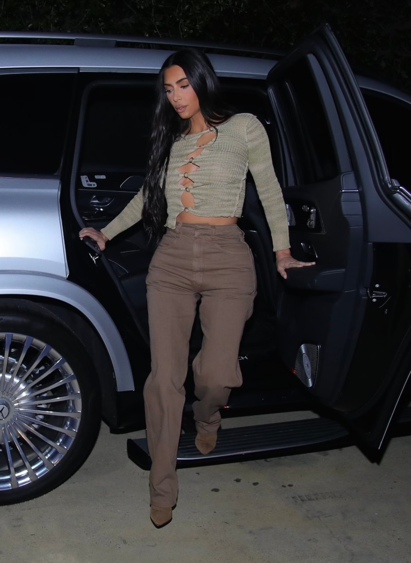 kim-kardashian-goes-braless-to-dinner-in-beverly-hills-amid-kanye-divorce