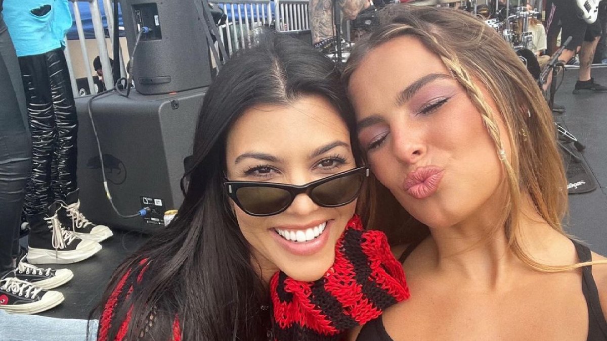 kourtney-kardashian-addison-rae-travis-barker-rooftop-concert